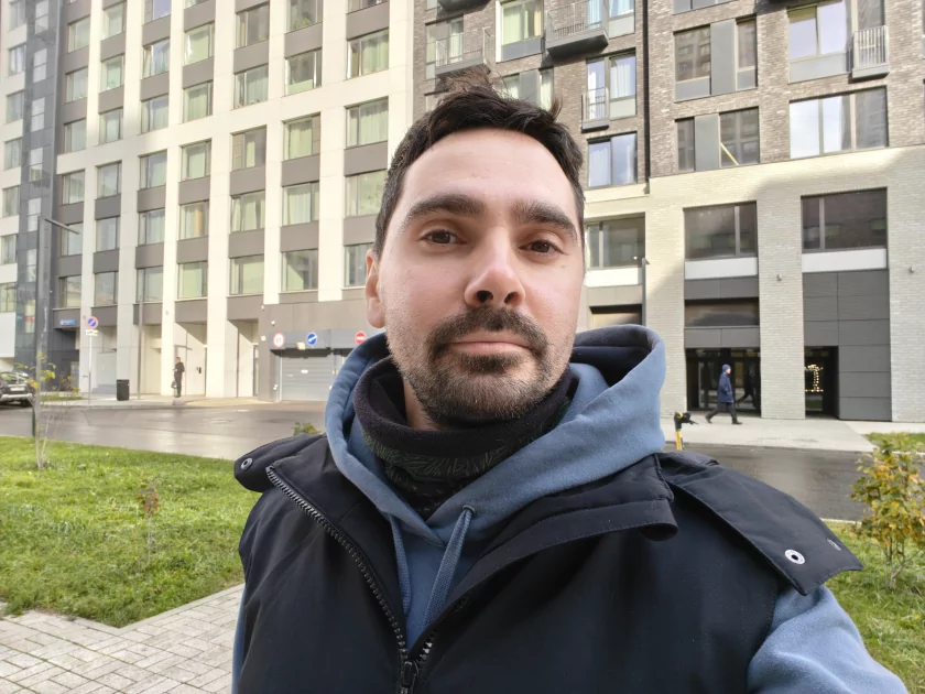 7000 мАч, три камеры по 50 Мп и 144 Гц: обзор realme 15 Pro