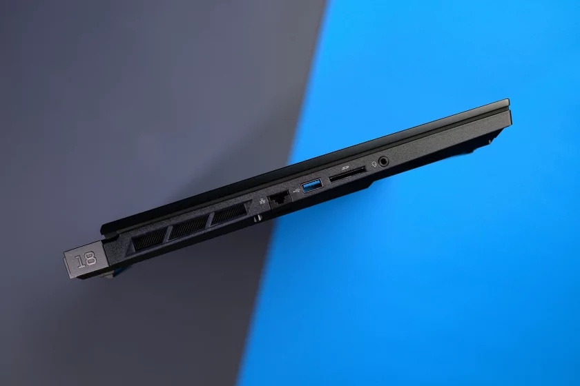 Обзор игрового ноутбука Acer Predator Helios 18 AI: Core Ultra 9, RTX 5080 и 128 ГБ ОЗУ — Дизайн, порты и ввод. 6