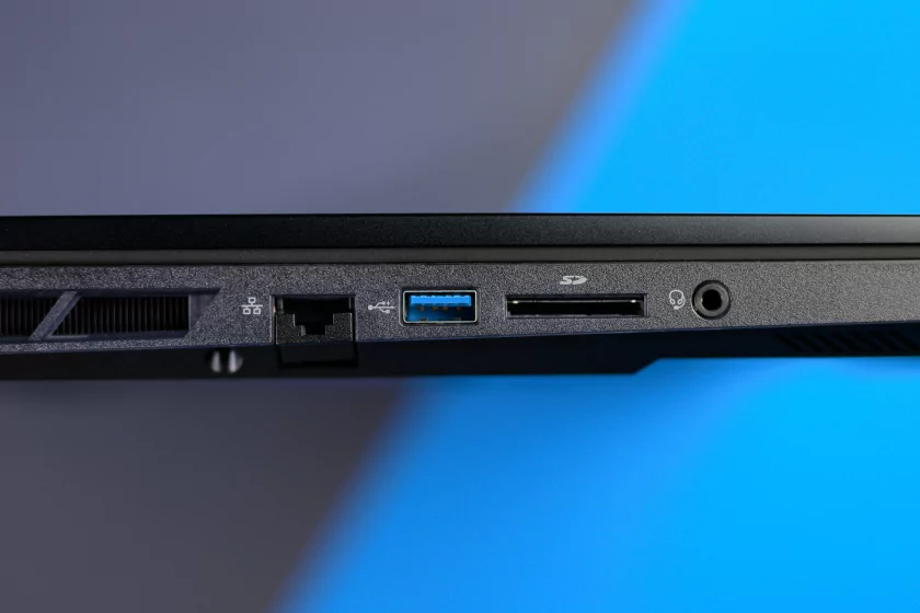 Обзор игрового ноутбука Acer Predator Helios 18 AI: Core Ultra 9, RTX 5080 и 128 ГБ ОЗУ — Дизайн, порты и ввод. 7