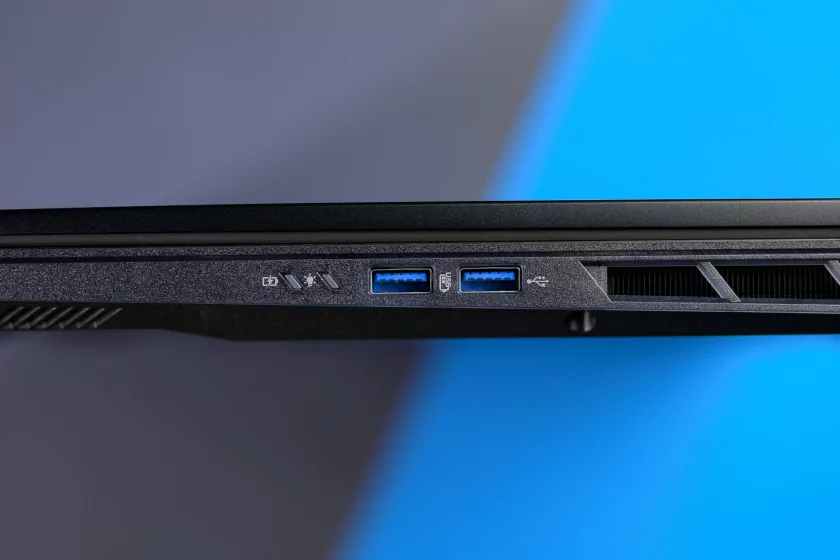Обзор игрового ноутбука Acer Predator Helios 18 AI: Core Ultra 9, RTX 5080 и 128 ГБ ОЗУ — Дизайн, порты и ввод. 8