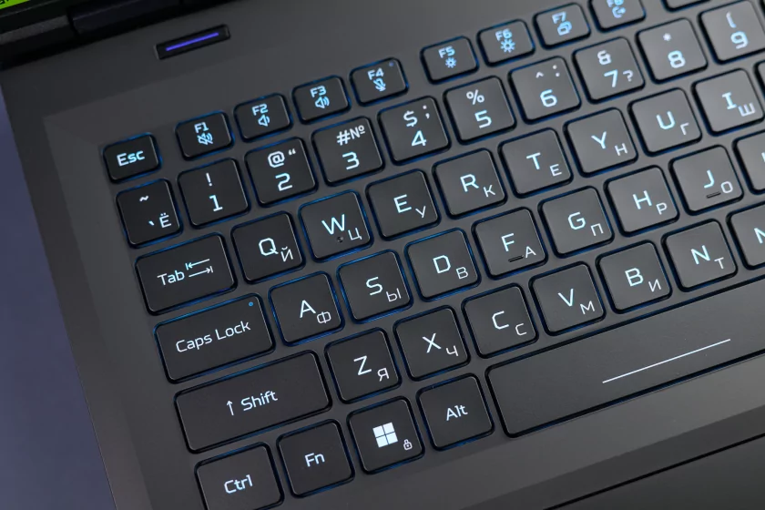 Обзор игрового ноутбука Acer Predator Helios 18 AI: Core Ultra 9, RTX 5080 и 128 ГБ ОЗУ — Дизайн, порты и ввод. 18
