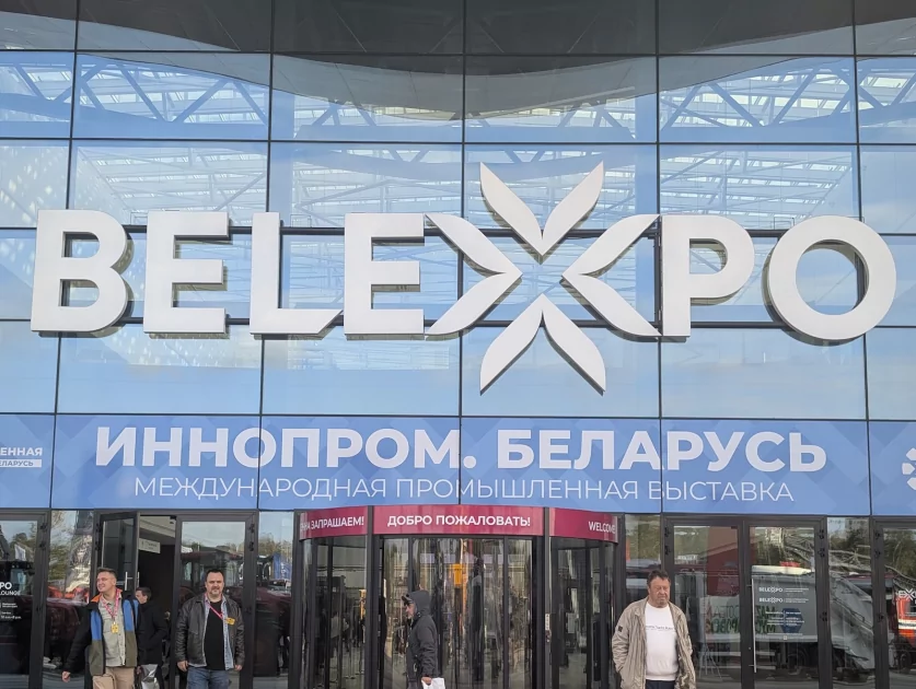 Прозрачный телевизор и роботизированный завод: что показали на выставке электроники в Беларуси