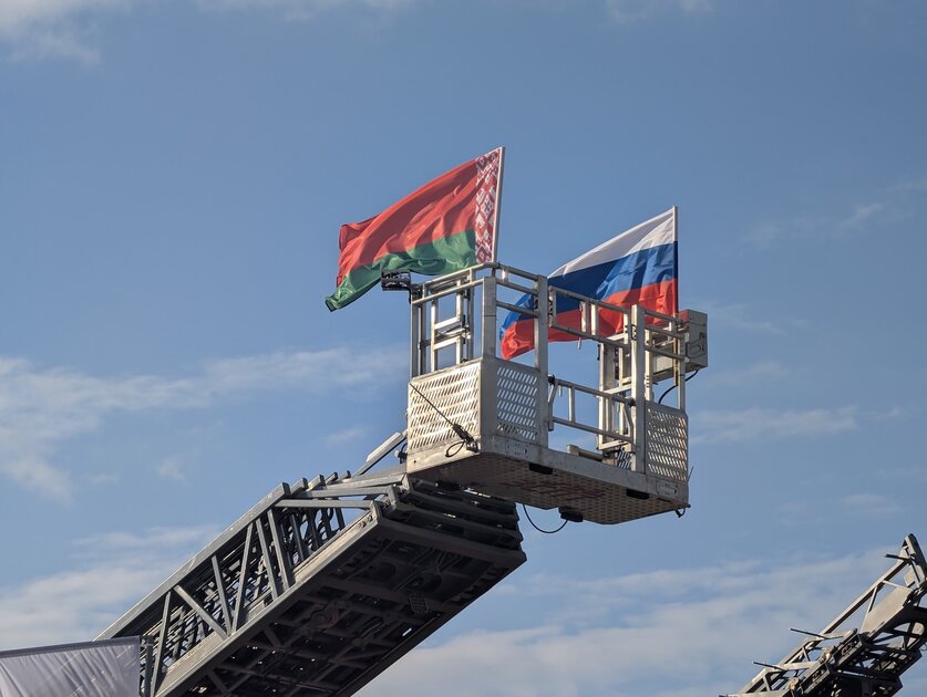Прозрачный телевизор и роботизированный завод: что показали на выставке электроники в Беларуси