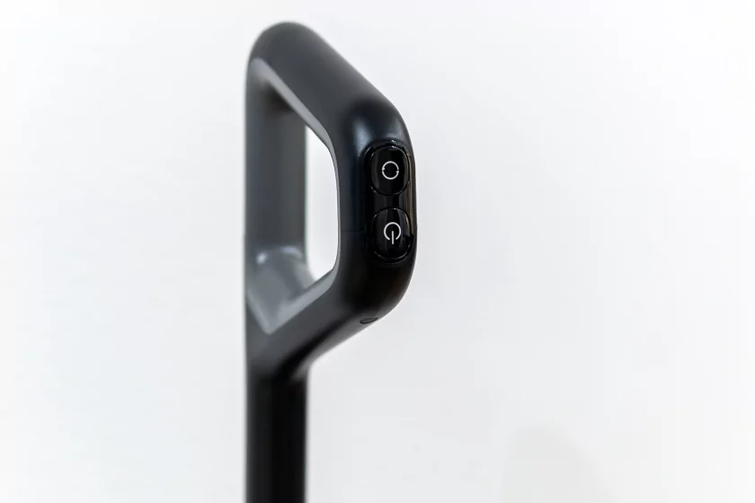 Втягивает мусор, моет полы и сам себя обслуживает: обзор вертикального пылесоса Dreame H15S — Дизайн корпуса. 3