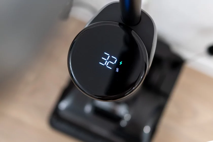 Втягивает мусор, моет полы и сам себя обслуживает: обзор вертикального пылесоса Dreame H15S — Дизайн корпуса. 4