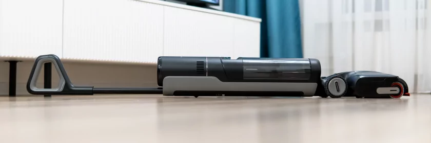 Втягивает мусор, моет полы и сам себя обслуживает: обзор вертикального пылесоса Dreame H15S — Процесс уборки. 2