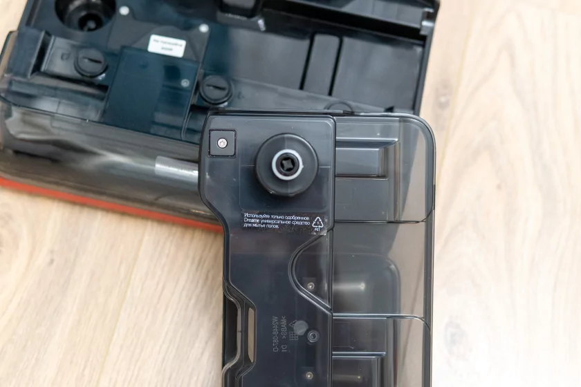 Втягивает мусор, моет полы и сам себя обслуживает: обзор вертикального пылесоса Dreame H15S — Процесс уборки. 6