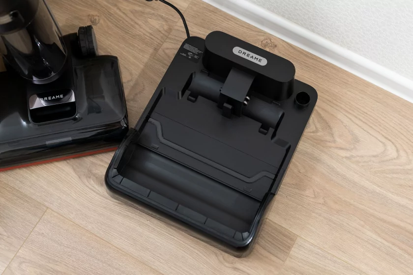 Втягивает мусор, моет полы и сам себя обслуживает: обзор вертикального пылесоса Dreame H15S — Базовая станция. 1