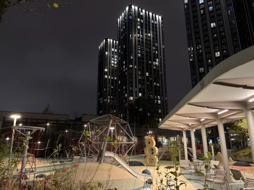 Когда смартфон зашел не в ту дверь. Обзор Apple iPhone 17 Pro