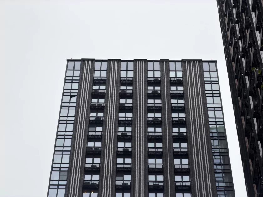 Когда смартфон зашел не в ту дверь. Обзор Apple iPhone 17 Pro