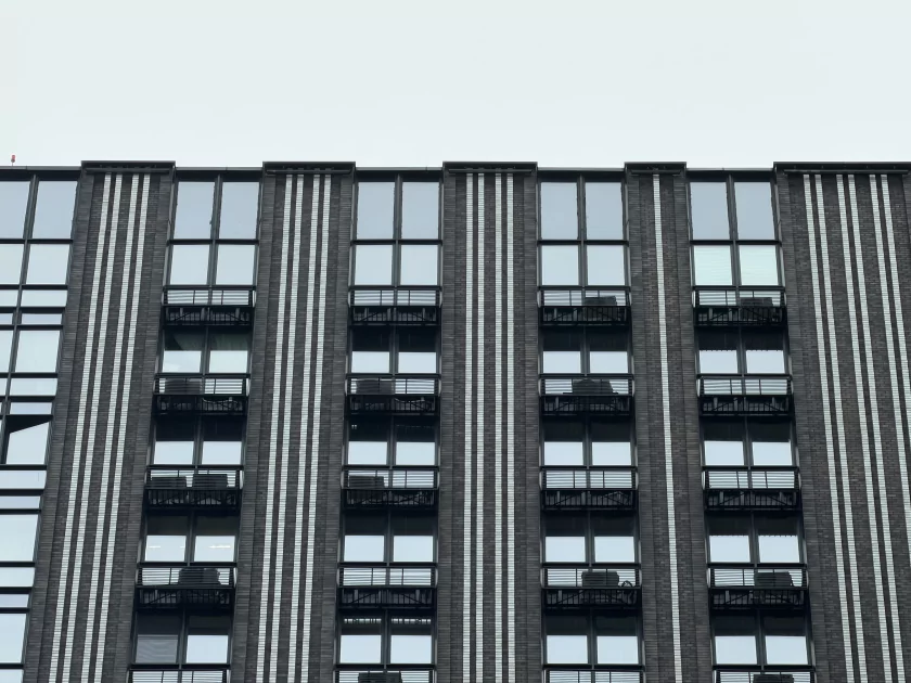 Когда смартфон зашел не в ту дверь. Обзор Apple iPhone 17 Pro