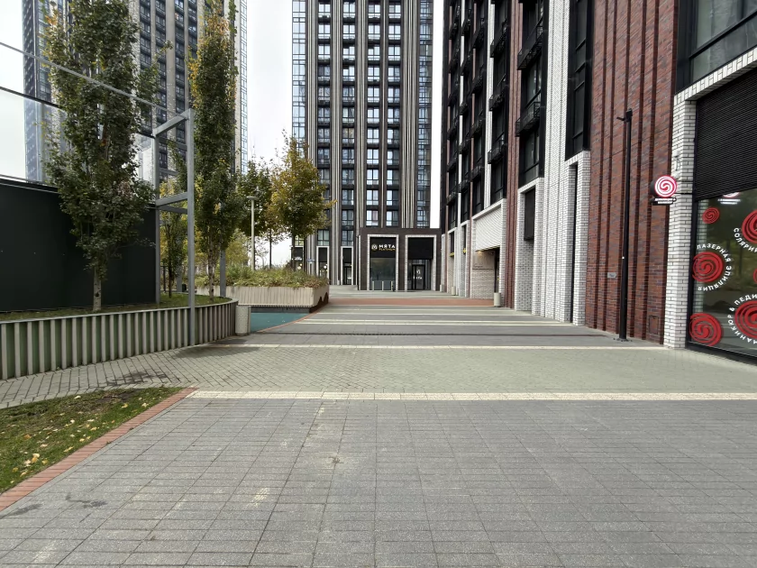 Когда смартфон зашел не в ту дверь. Обзор Apple iPhone 17 Pro