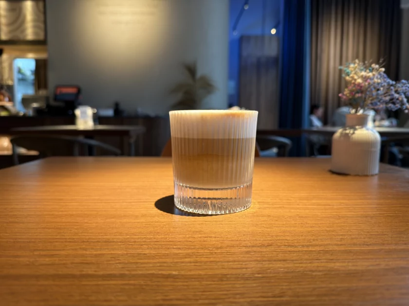 Когда смартфон зашел не в ту дверь. Обзор Apple iPhone 17 Pro