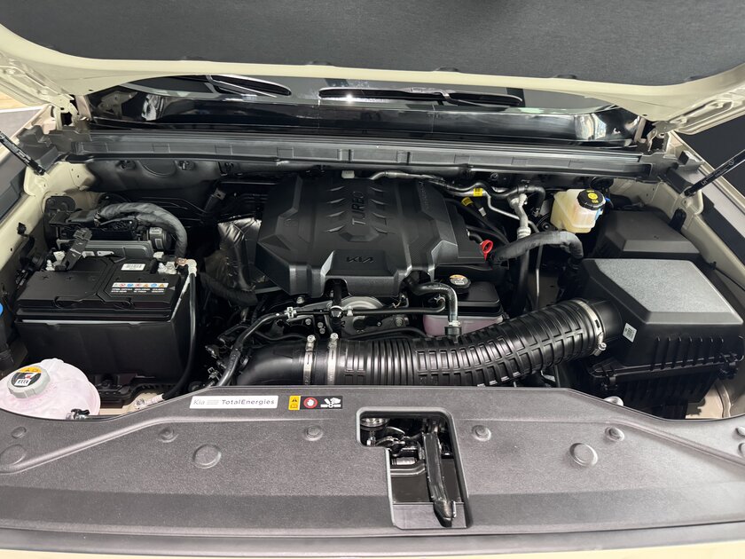 KIA Tasman— Странный снаружи, добрый внутри?