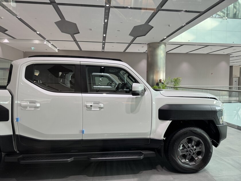 KIA Tasman— Странный снаружи, добрый внутри?