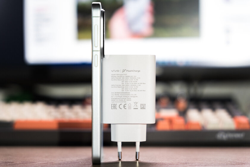 Компактный смартфон с очень удобной диагональю дисплея: обзор vivo X200 FE — Автономность и зарядка. 2