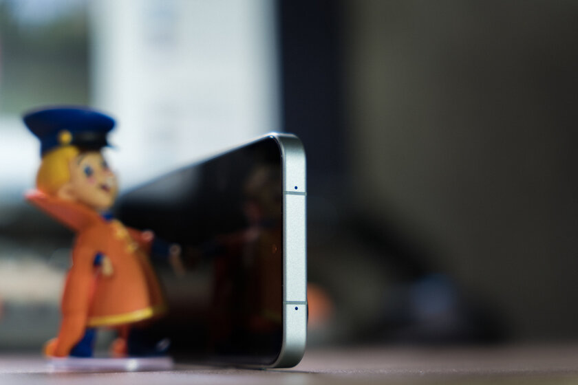 Компактный смартфон с очень удобной диагональю дисплея: обзор vivo X200 FE — Дизайн. 7