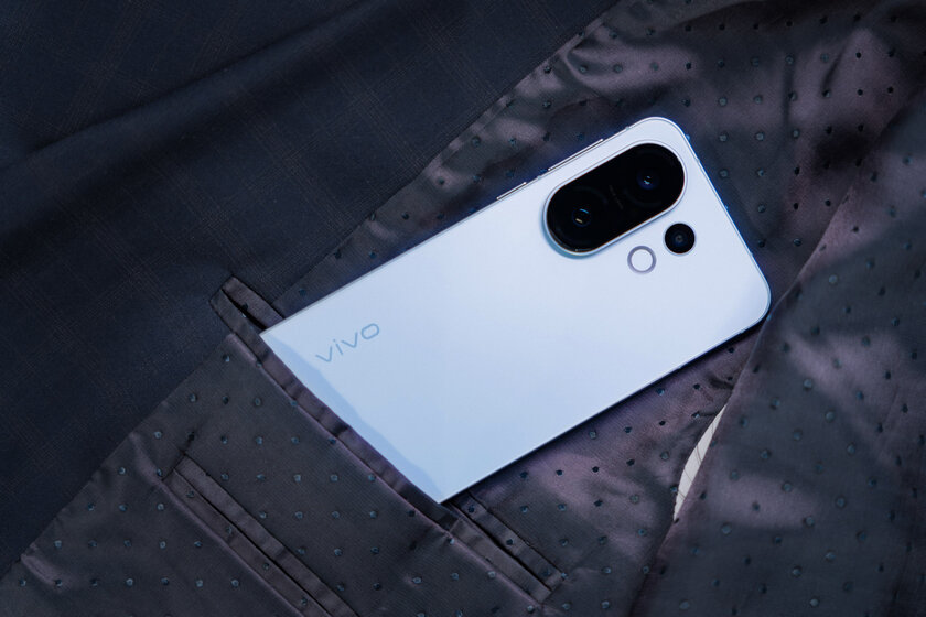 Компактный смартфон с очень удобной диагональю дисплея: обзор vivo X200 FE — Дизайн. 8