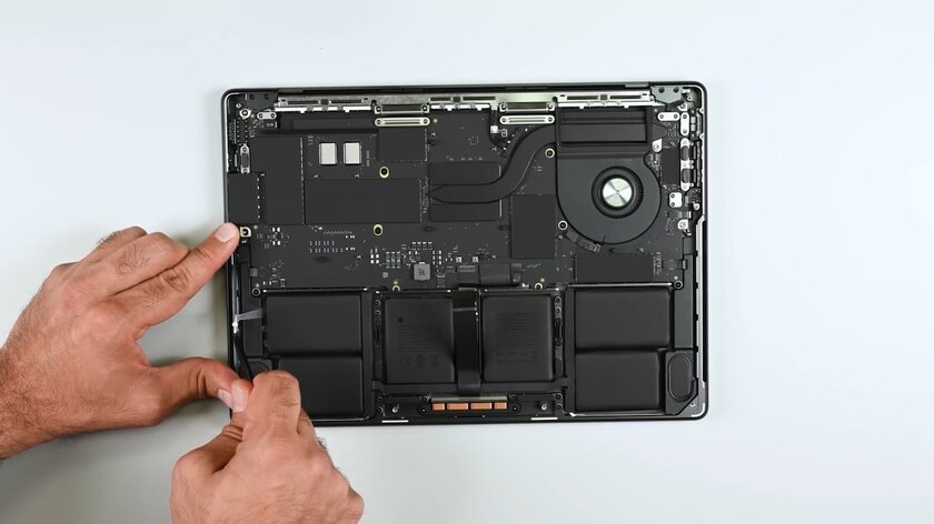 iFixit разобрала новый MacBook на M5: его легче ремонтировать, но Apple верна себе