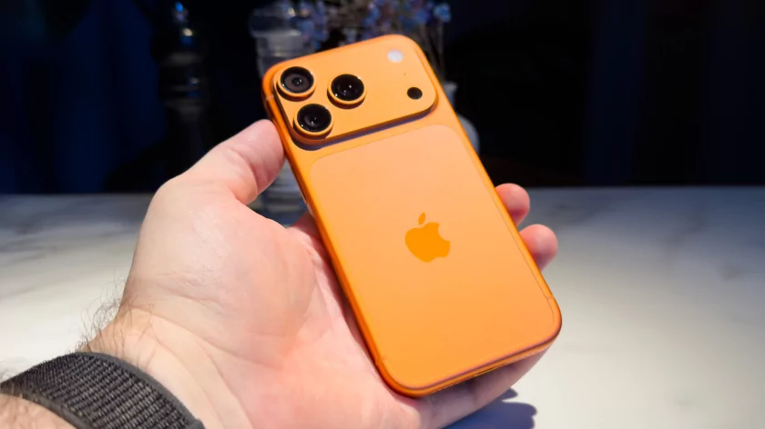 Когда смартфон зашел не в ту дверь. Обзор Apple iPhone 17 Pro