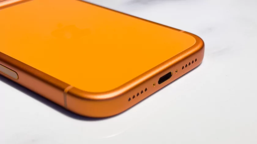 Когда смартфон зашел не в ту дверь. Обзор Apple iPhone 17 Pro