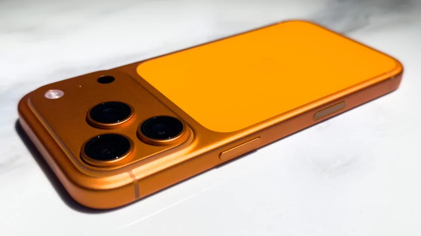 Когда смартфон зашел не в ту дверь. Обзор Apple iPhone 17 Pro