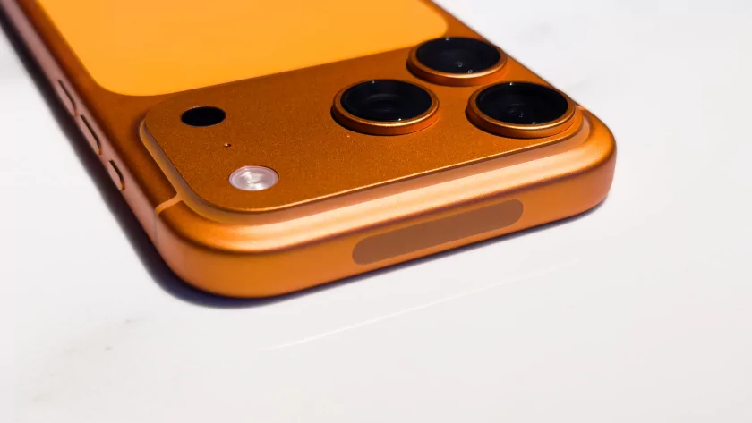 Когда смартфон зашел не в ту дверь. Обзор Apple iPhone 17 Pro