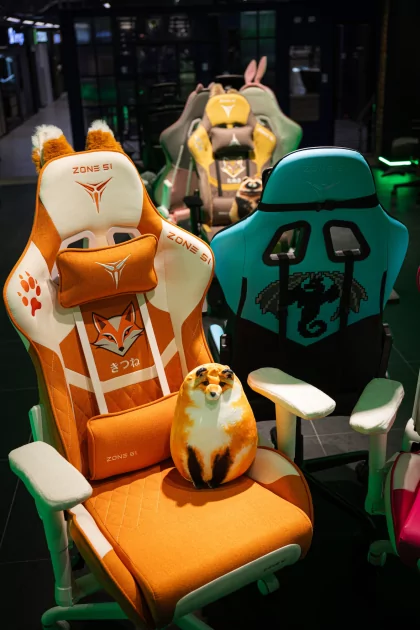 Zone 51 открыла в Москве уникальный шоурум: можно протестировать кресла, столы и периферию