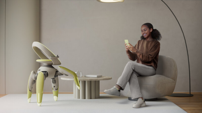 Toyota показала «шагающее» кресло-робота — для людей с ограниченной подвижностью