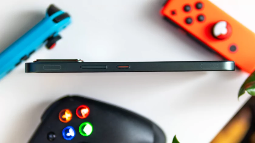 Недорогой геймерский смартфон с сенсорными триггерами и 144 Гц: обзор Infinix GT 30 — Дизайн корпуса. 7