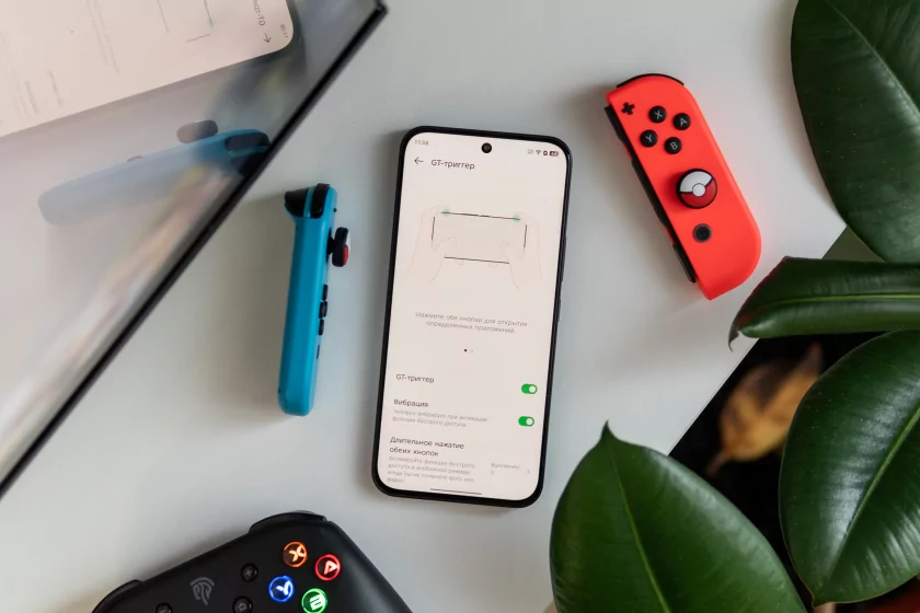Недорогой геймерский смартфон с сенсорными триггерами и 144 Гц: обзор Infinix GT 30 — Дизайн корпуса. 8
