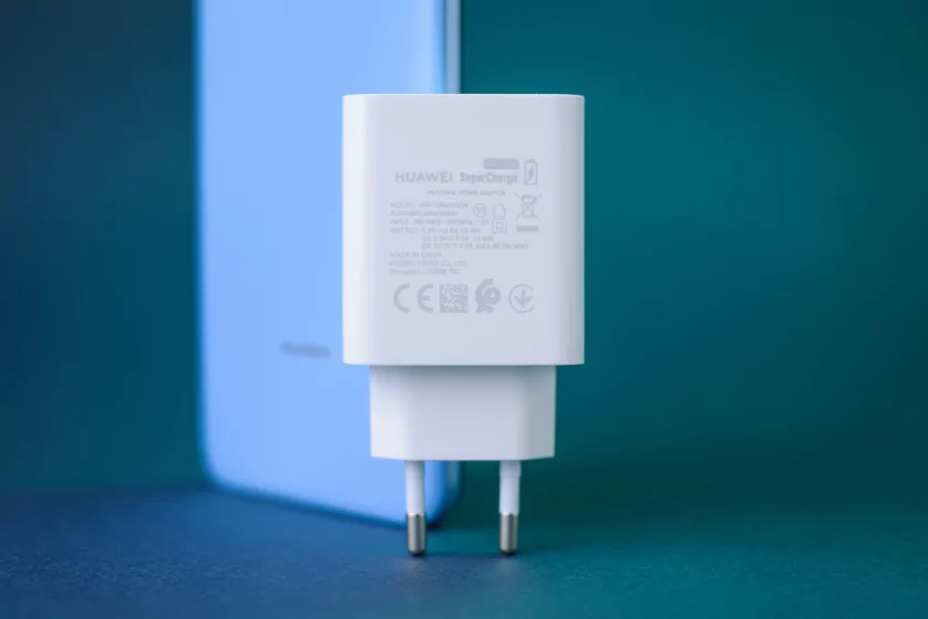 Обзор HUAWEI nova 14i: ёмкая батарея, приятный корпус и достойная камера — Автономность и зарядка. 2