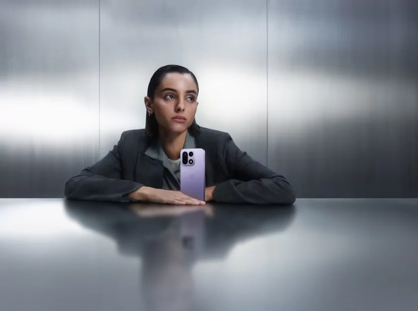 В России стартовали продажи OnePlus 15: с флагманским чипом и ёмкой батареей