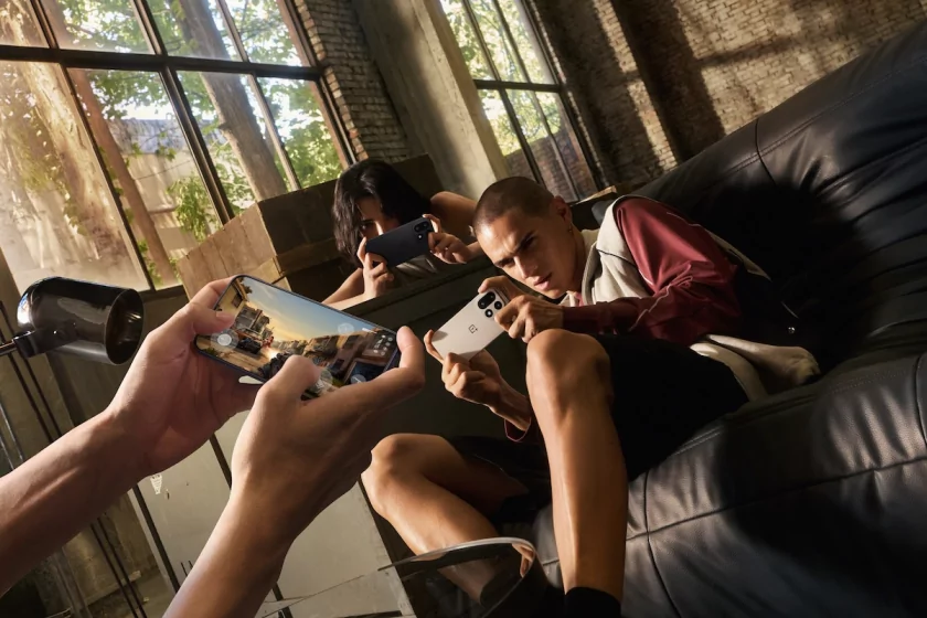 В России стартовали продажи OnePlus 15: с флагманским чипом и ёмкой батареей