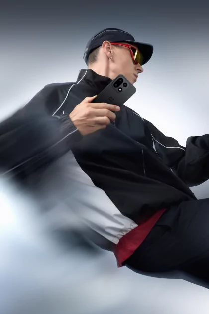 В России стартовали продажи OnePlus 15: с флагманским чипом и ёмкой батареей