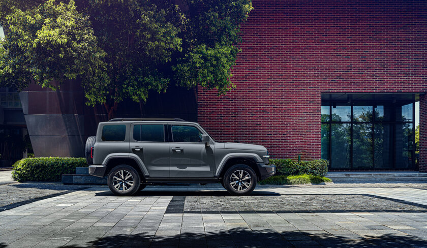 Объявлены комплектации и цены обновлённого внедорожника Tank 300 в России