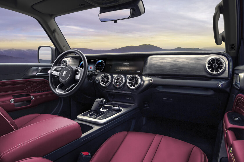 Объявлены комплектации и цены обновлённого внедорожника Tank 300 в России