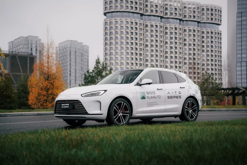 Кроссоверы SERES получили приложение PlayAuto Lite с российским софтом на борту