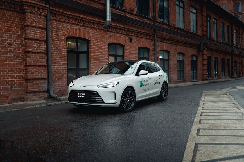 Кроссоверы SERES получили приложение PlayAuto Lite с российским софтом на борту