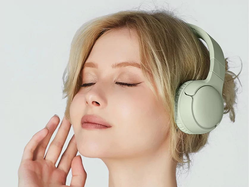 В России появились полноразмерные наушники HONOR CHOICE Headphones Lite — 82 часа без розетки