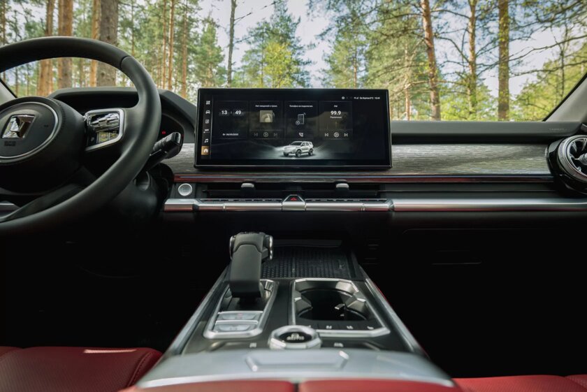 Внедорожники TANK 400 получили Яндекс Авто и голосовое управление