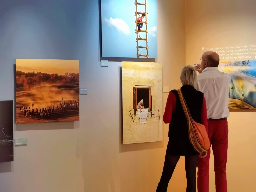 Яркие кадры, цифровизация и даже ИИ: как прошла выставка Paris Photo 2025