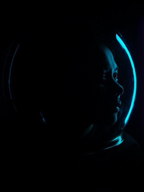 Яркие кадры, цифровизация и даже ИИ: как прошла выставка Paris Photo 2025