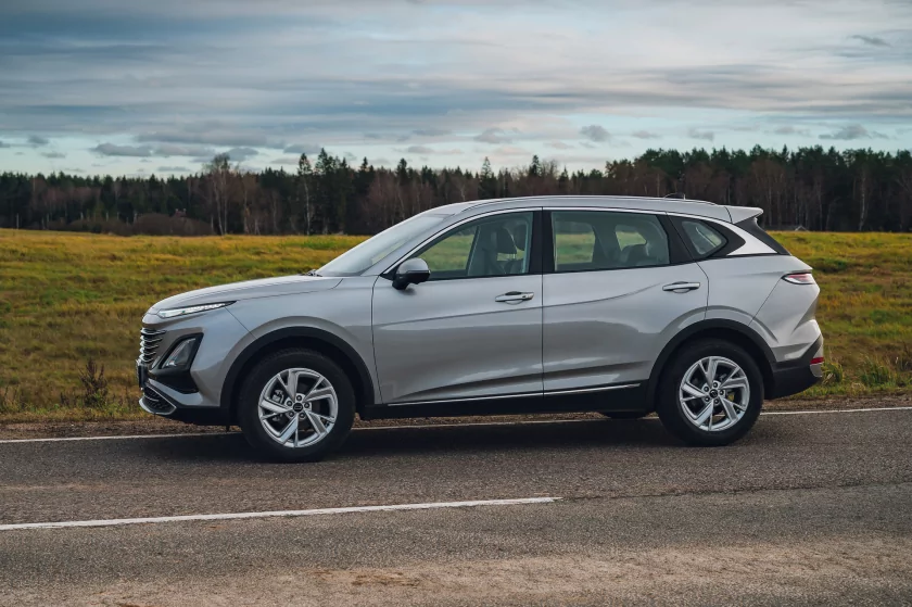 Тестирую автомобиль в базовой комплектации, а не с «полным фаршем». Обзор Bestune T90 — Знакомство. 2