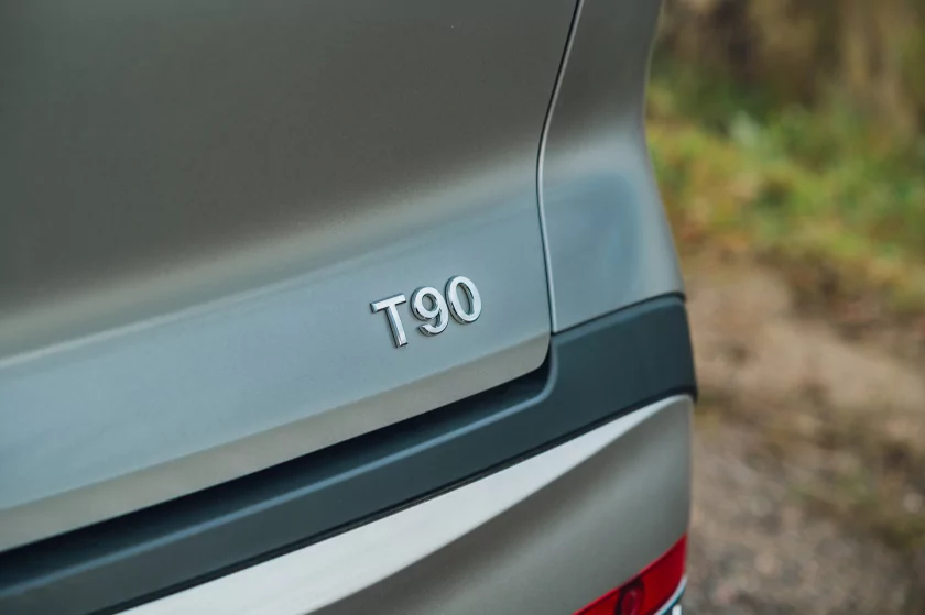 Тестирую автомобиль в базовой комплектации, а не с «полным фаршем». Обзор Bestune T90 — Знакомство. 4