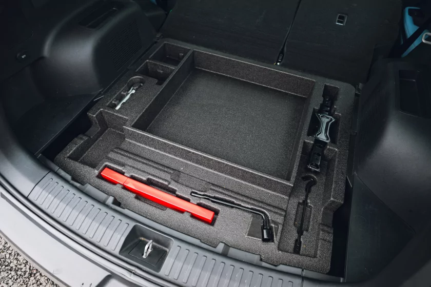 Тестирую автомобиль в базовой комплектации, а не с «полным фаршем». Обзор Bestune T90 — Знакомство. 11