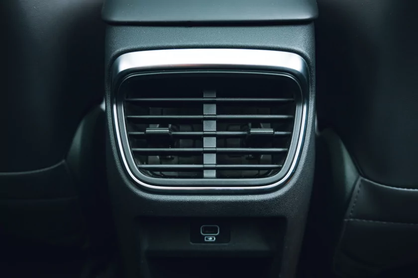 Тестирую автомобиль в базовой комплектации, а не с «полным фаршем». Обзор Bestune T90 — Знакомство. 16