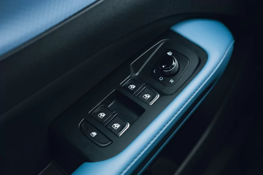 Тестирую автомобиль в базовой комплектации, а не с «полным фаршем». Обзор Bestune T90 — Знакомство. 36