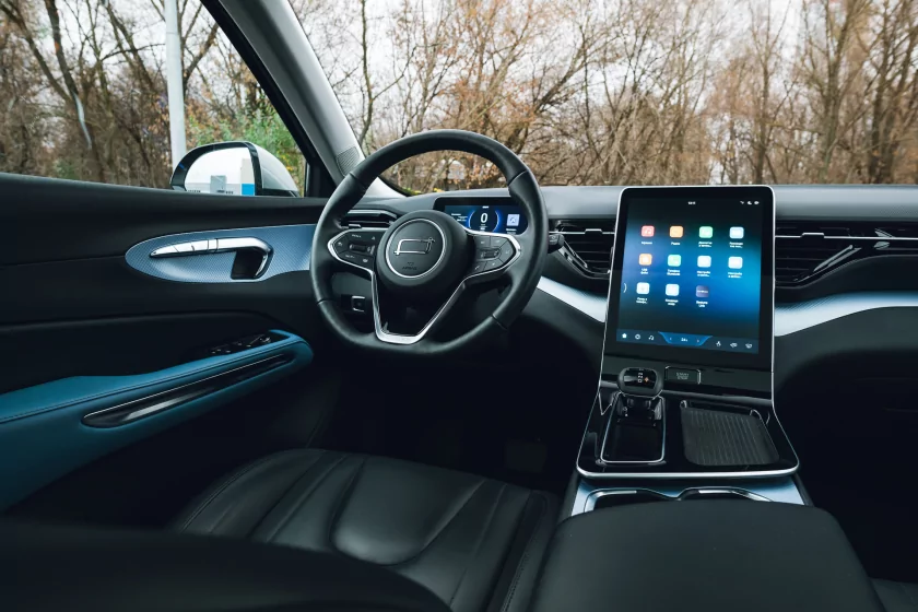 Тестирую автомобиль в базовой комплектации, а не с «полным фаршем». Обзор Bestune T90 — Знакомство. 43