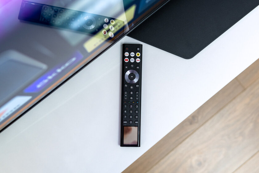 165 Гц, ИИ-апскейлер и MiniLED Pro: обзор умного телевизора Hisense 65U8Q — Дизайн корпуса. 7